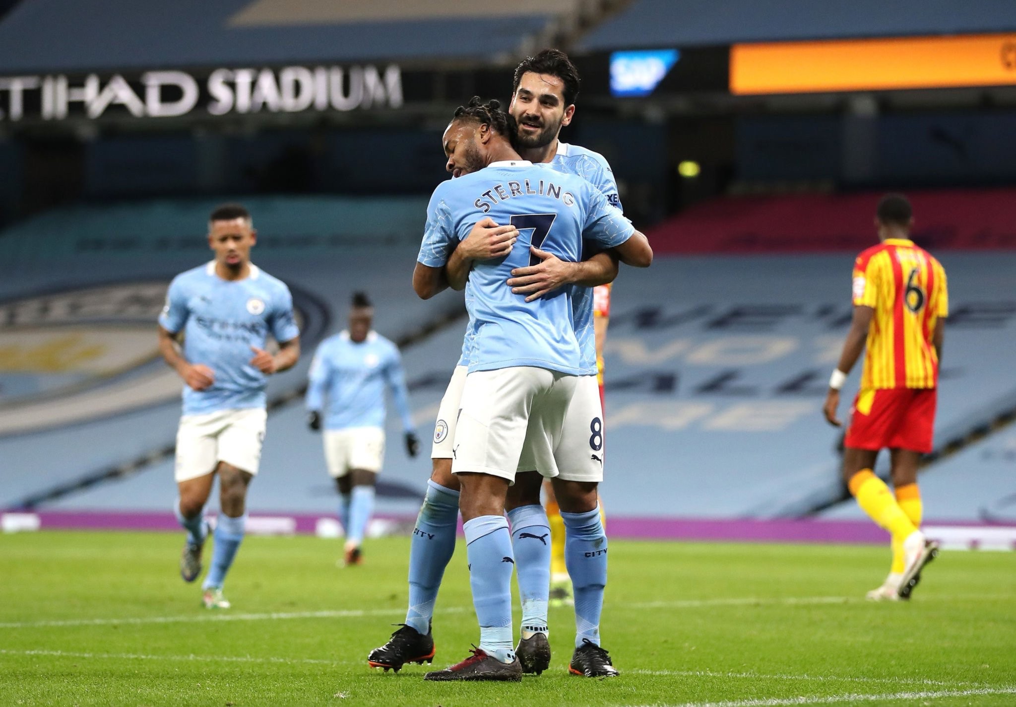 的背後往往 的背後往往